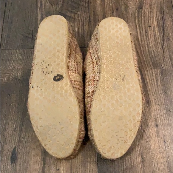 TOMS Wool Shoes - Picture 3 of 4